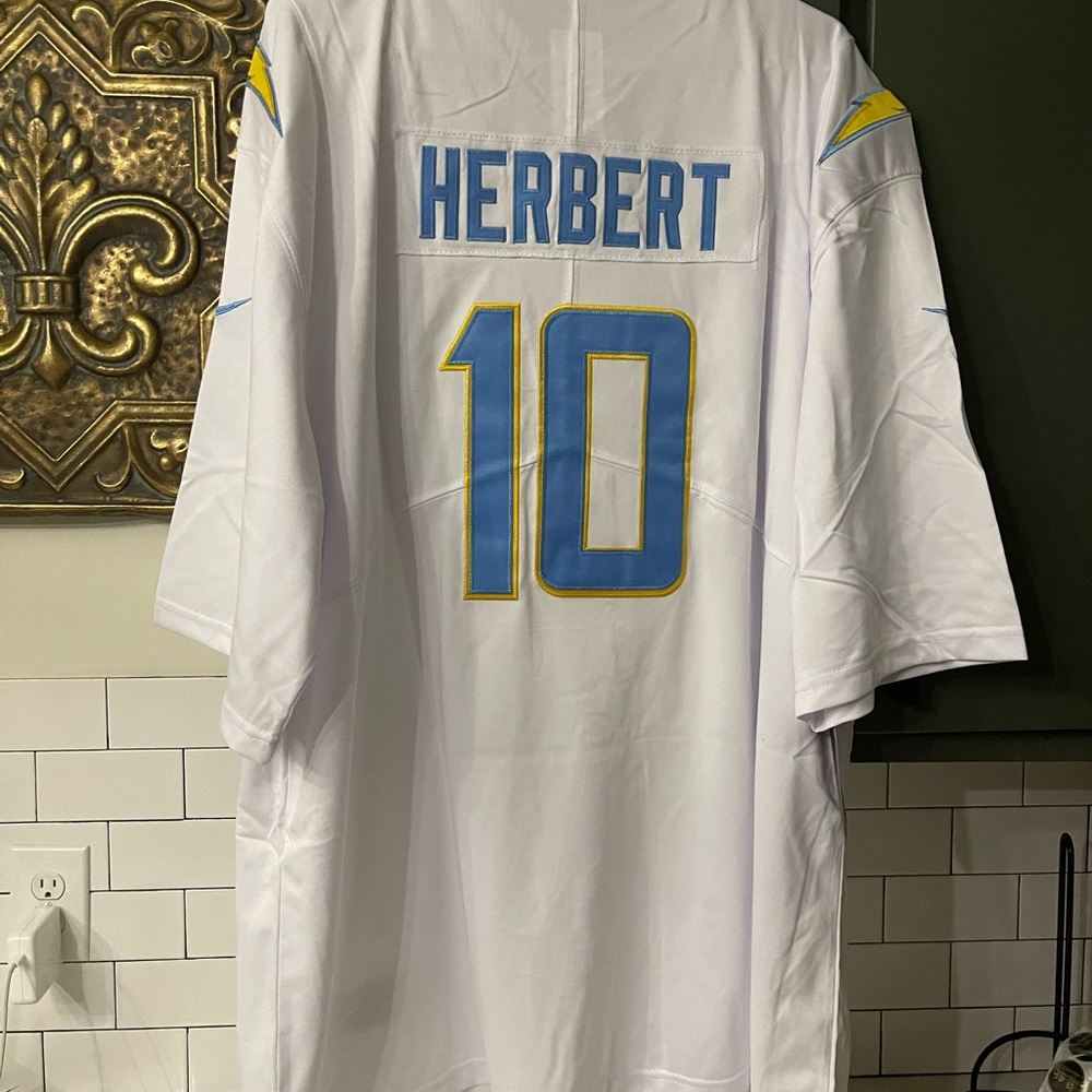 Men’s Nike Justin Herbert Chargers NFL Jersey Size 3X. - Picture 2 of 7